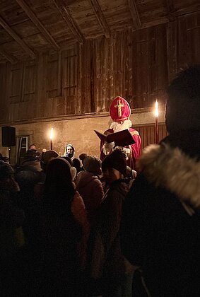 Aus dem Wald ins Dorf