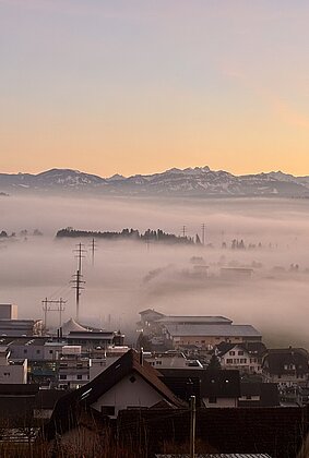Abendstimmung mit Nebelmeer über dem Wauwilermoos 