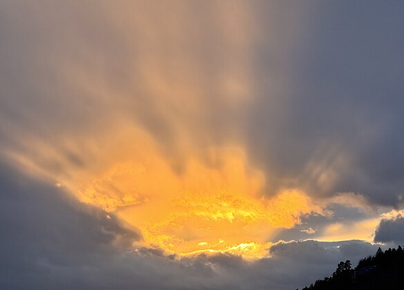 Nach einem stürmischen Tag,goldener Sonnenuntergang 
