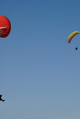 Geniessen das tolle Gleitschirmwetter