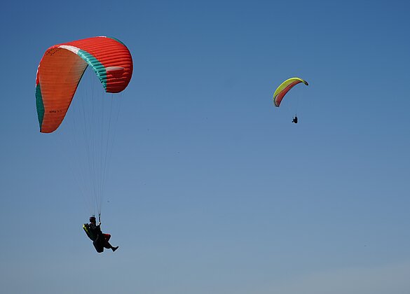 Geniessen das tolle Gleitschirmwetter