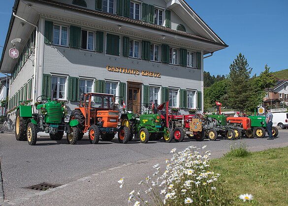 Pfingstmontag-Ausflug der «Freunde alter Traktoren».