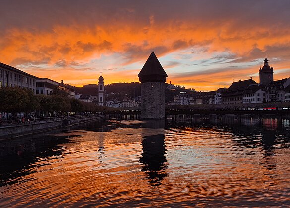 Luzern versinkt im Abendrot