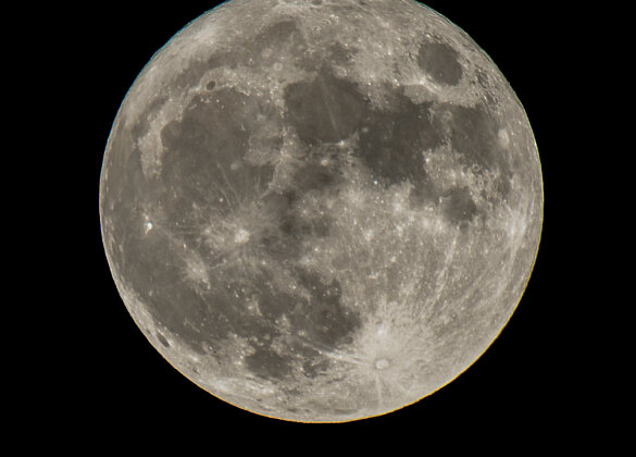 Vollmond über Willisau genau um Mitternacht