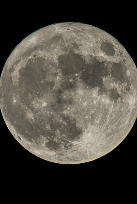 Vollmond über Willisau genau um Mitternacht
