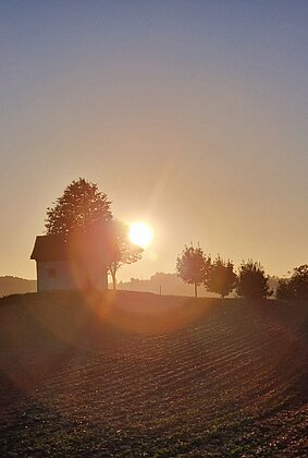 Sonnenuntergang bei der Dagmerseller Siebenschläferkapelle.