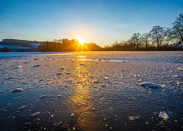 Sonnenuntergang auf dem frostigen See!