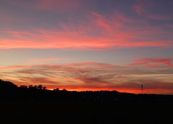 Flammender Sonnenuntergang über Kastelen
