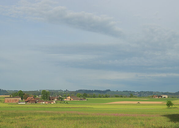 Der Tag an Muttertag beginnt sonnig