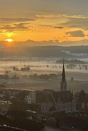 Traumhafter Sonnenaufgang über Egolzwil,Richtung Alpen
