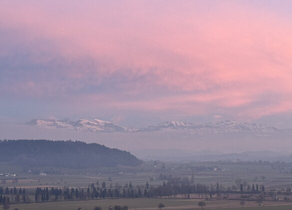 Pilatus im Nebelgewand mit rosa Abendwolken