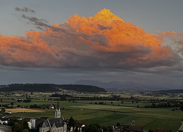 Herrliche Wolken im Abendlicht über Egolzwil 