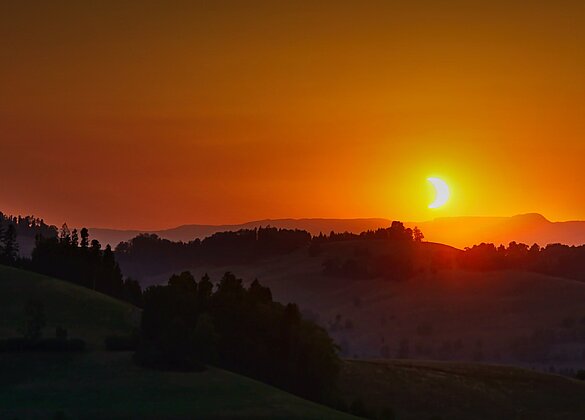 Partielle Sonnenfinsternis über dem Jura