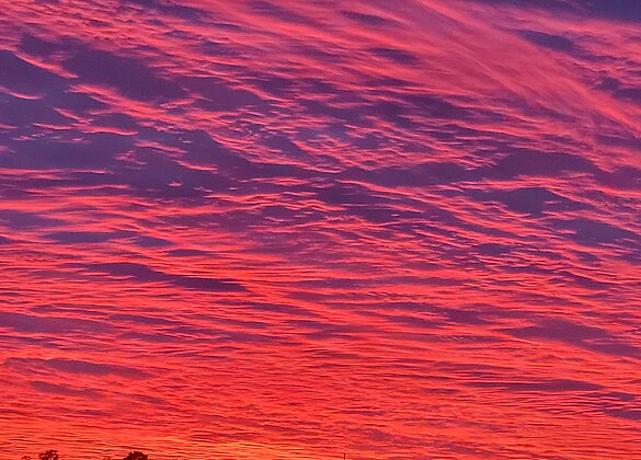 Fantastische Farben am Abendhimmel über Altbüron