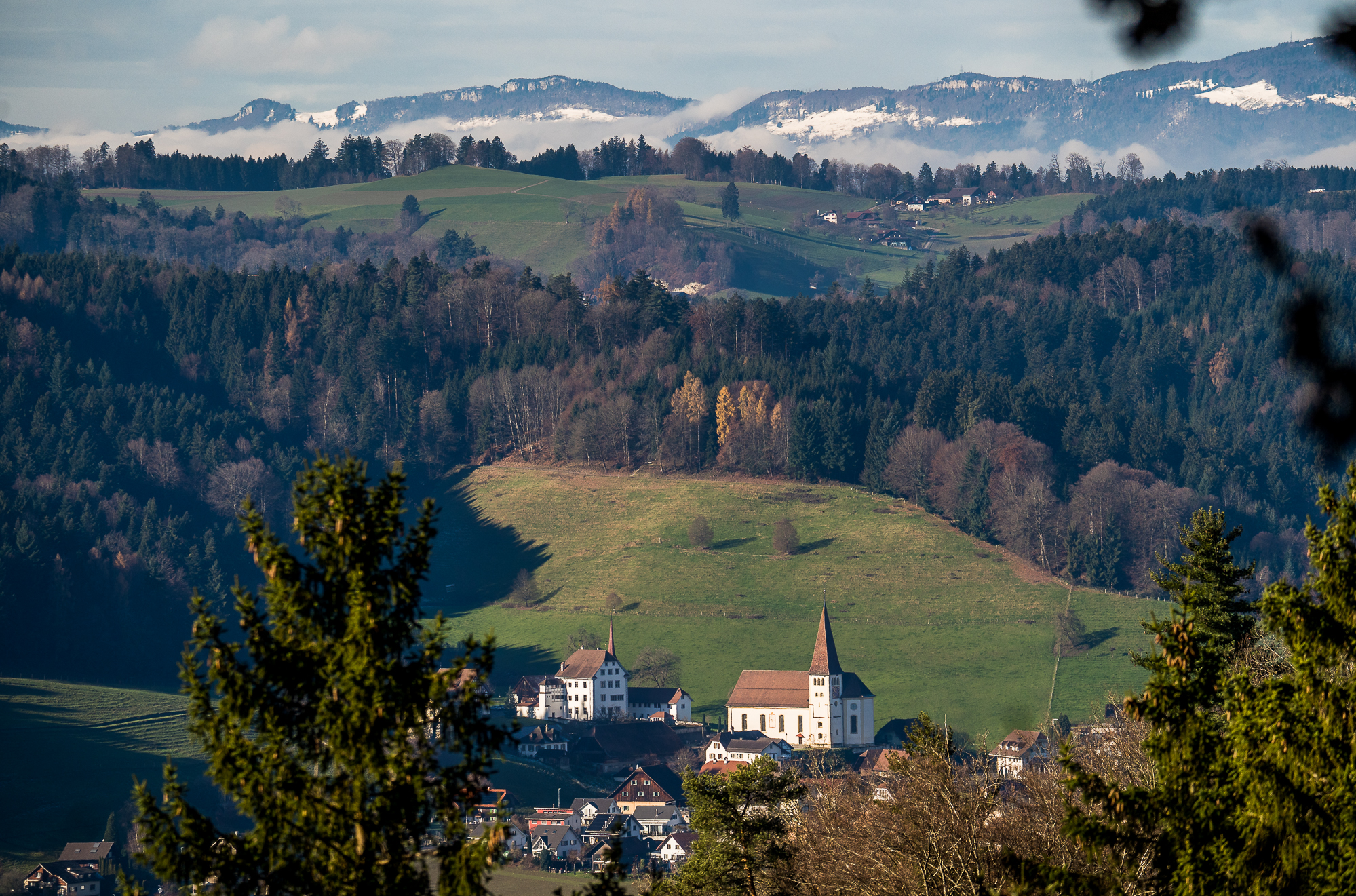 Weitsicht über Altishofen auf die Jurahöhen, Weissenstein!