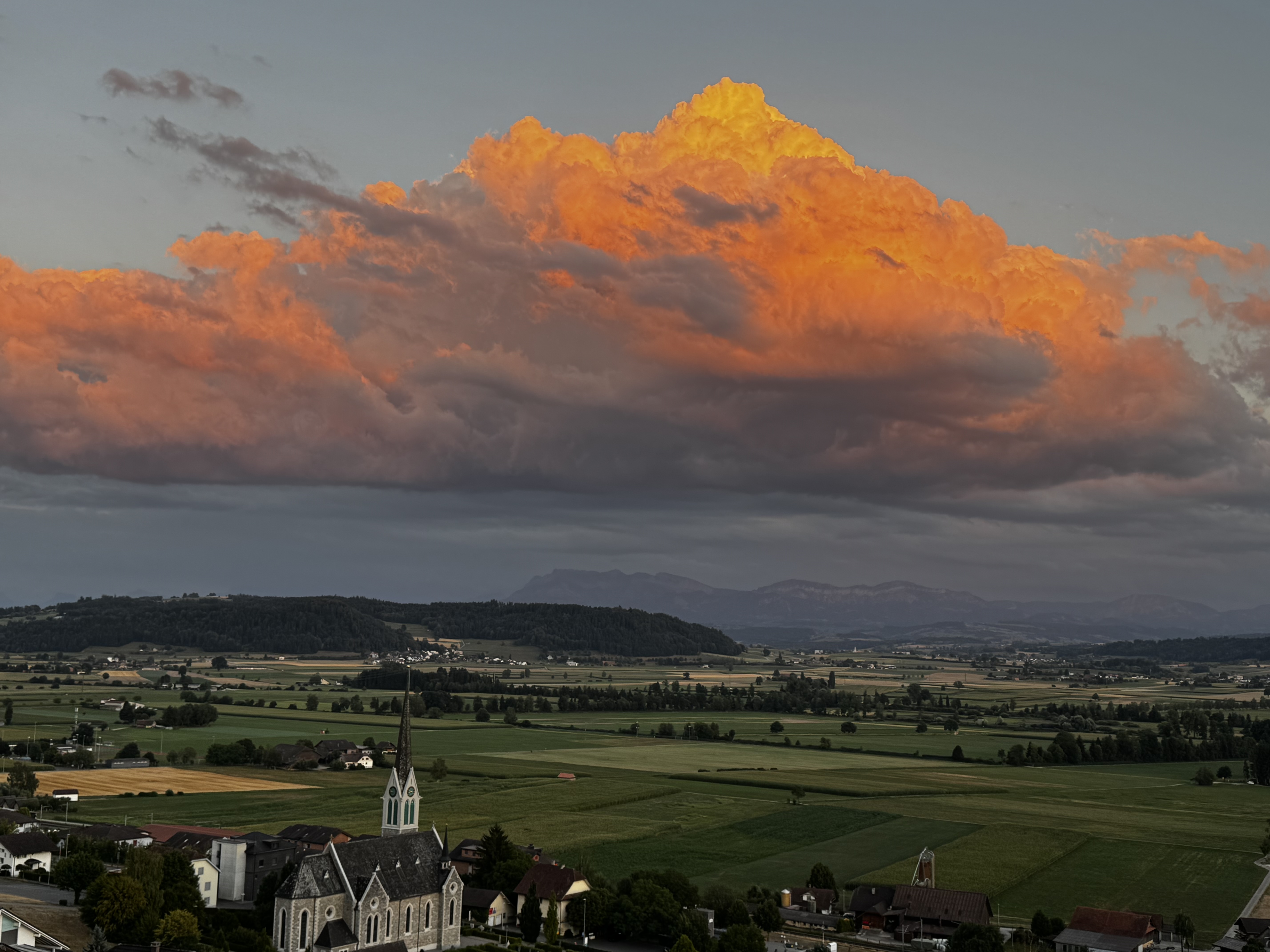 Herrliche Wolken im Abendlicht über Egolzwil 