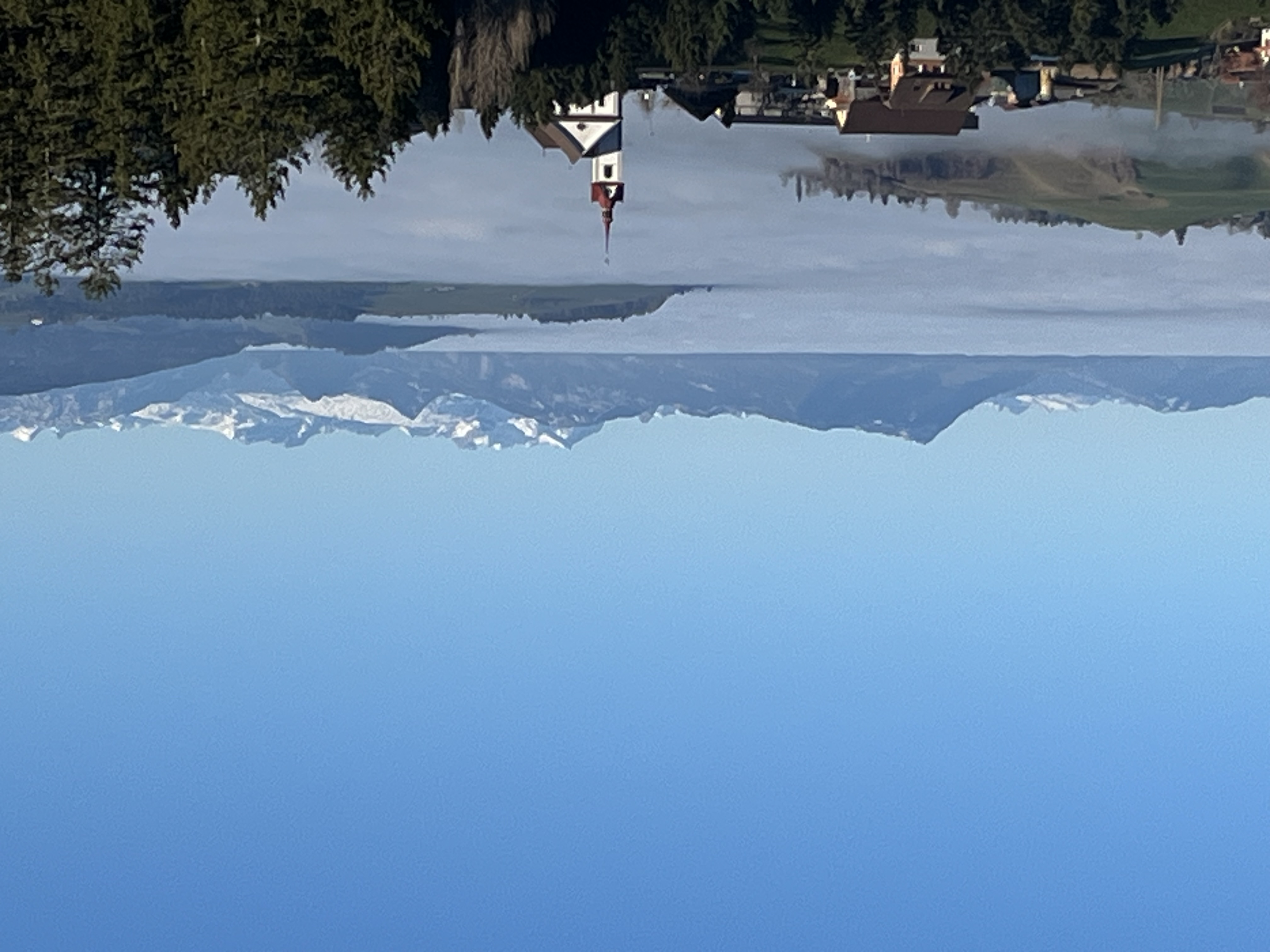Kirche Menzberg über dem Nebelmeer