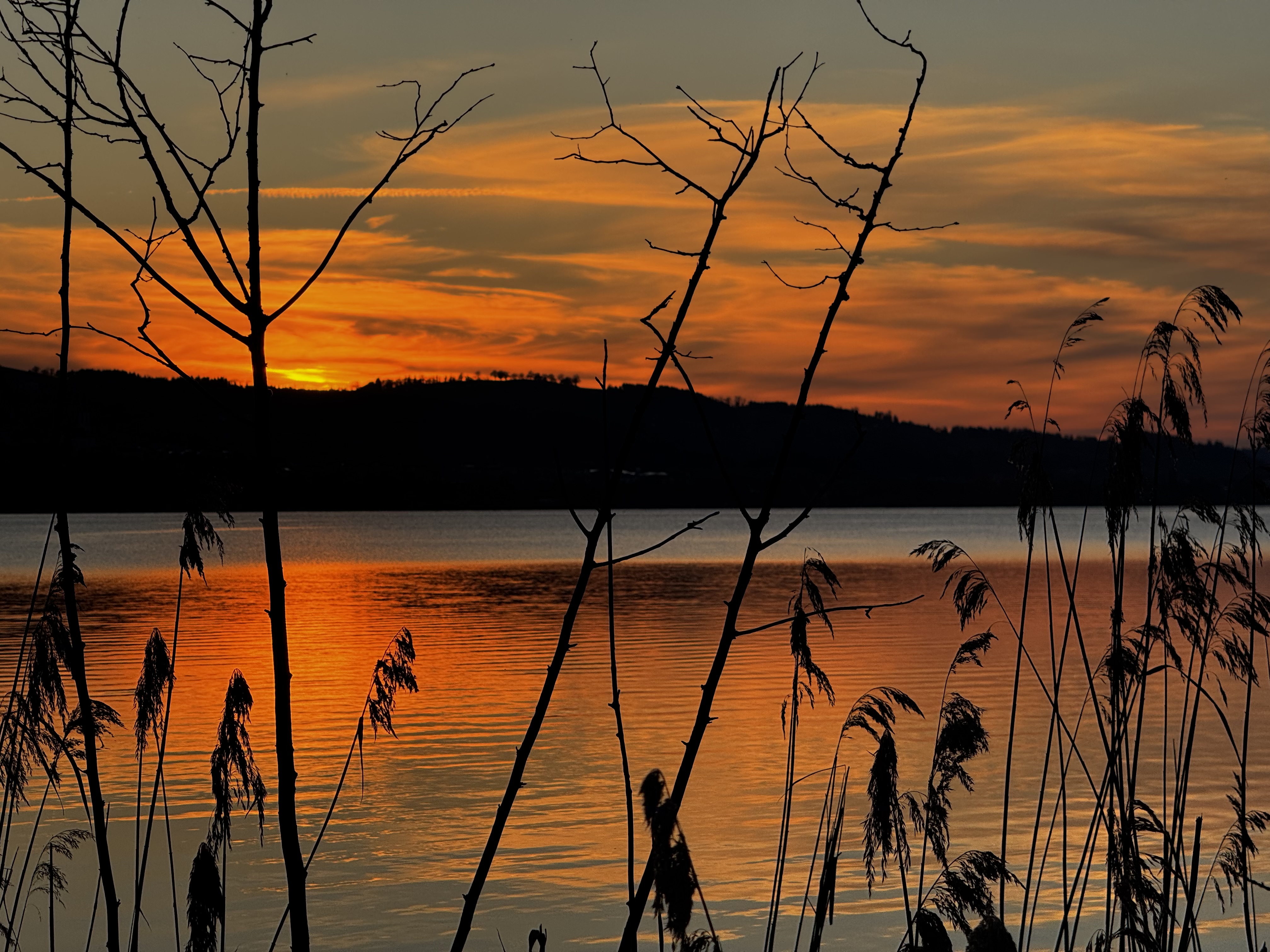 Sonnenuntergang am Karfreirag am Sempachersee
