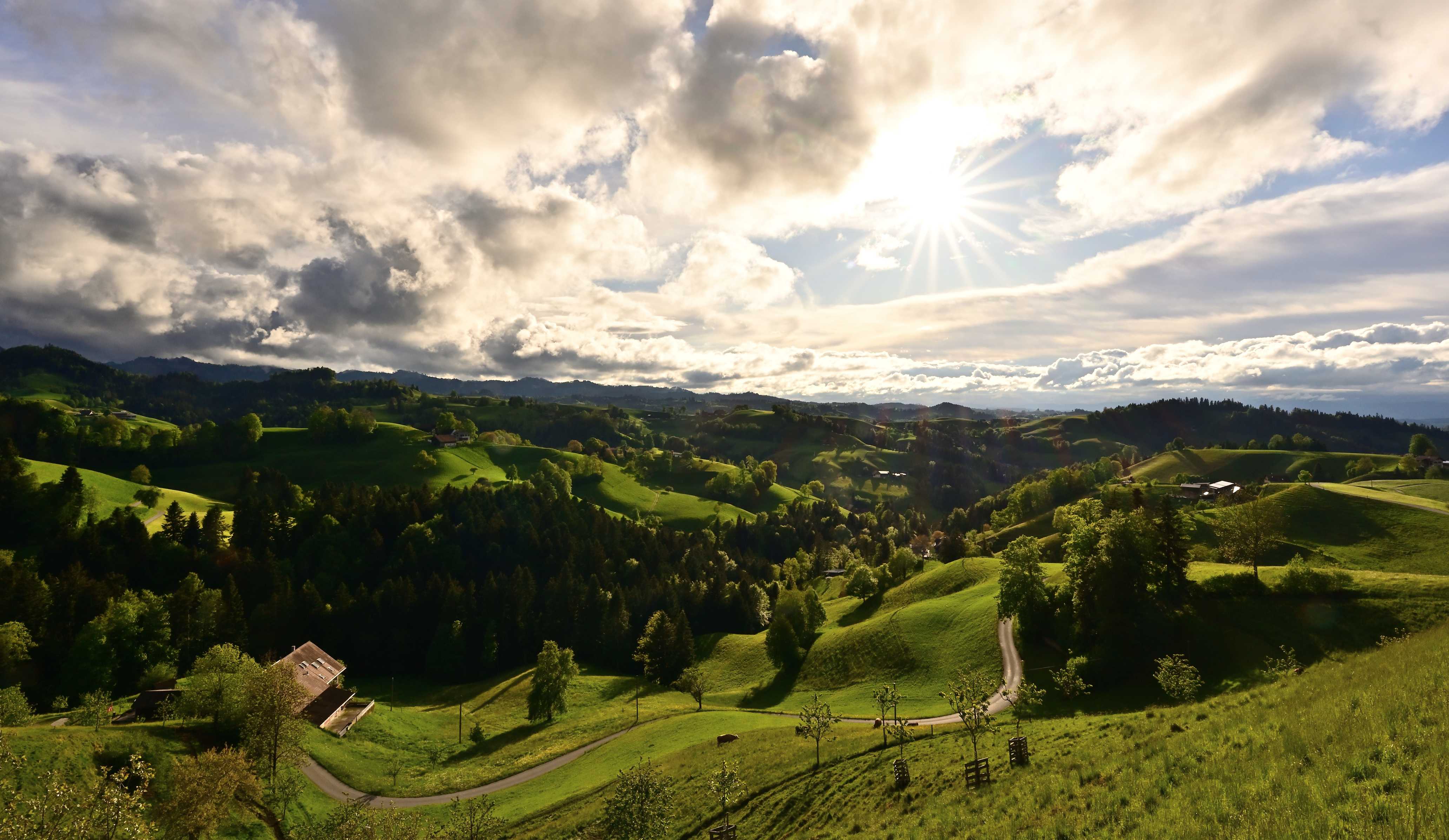Wolken Turbulenzen und Sonnenschein