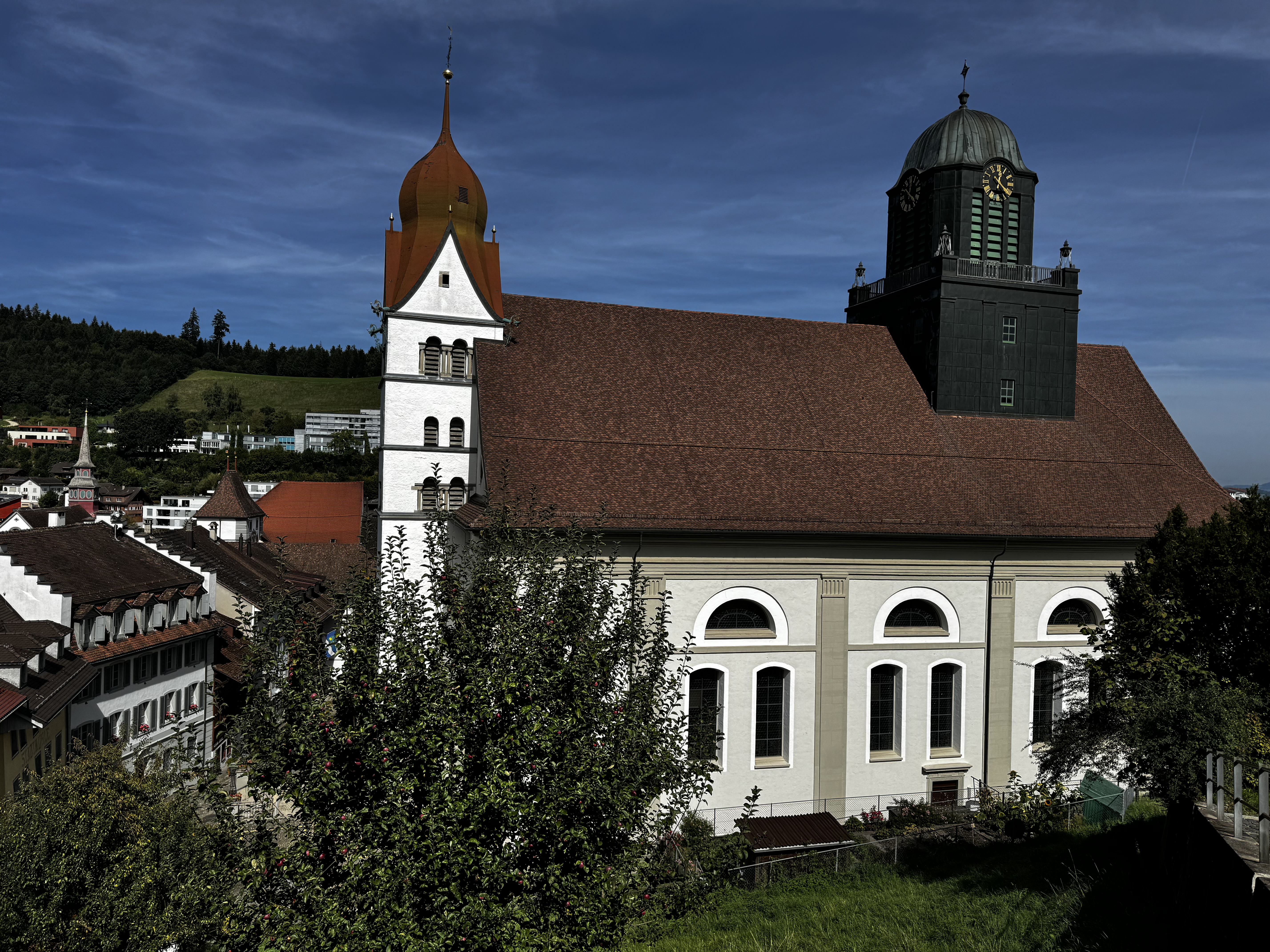 Stolz erhebt sich die Willisauer Kirche über dem Städtli