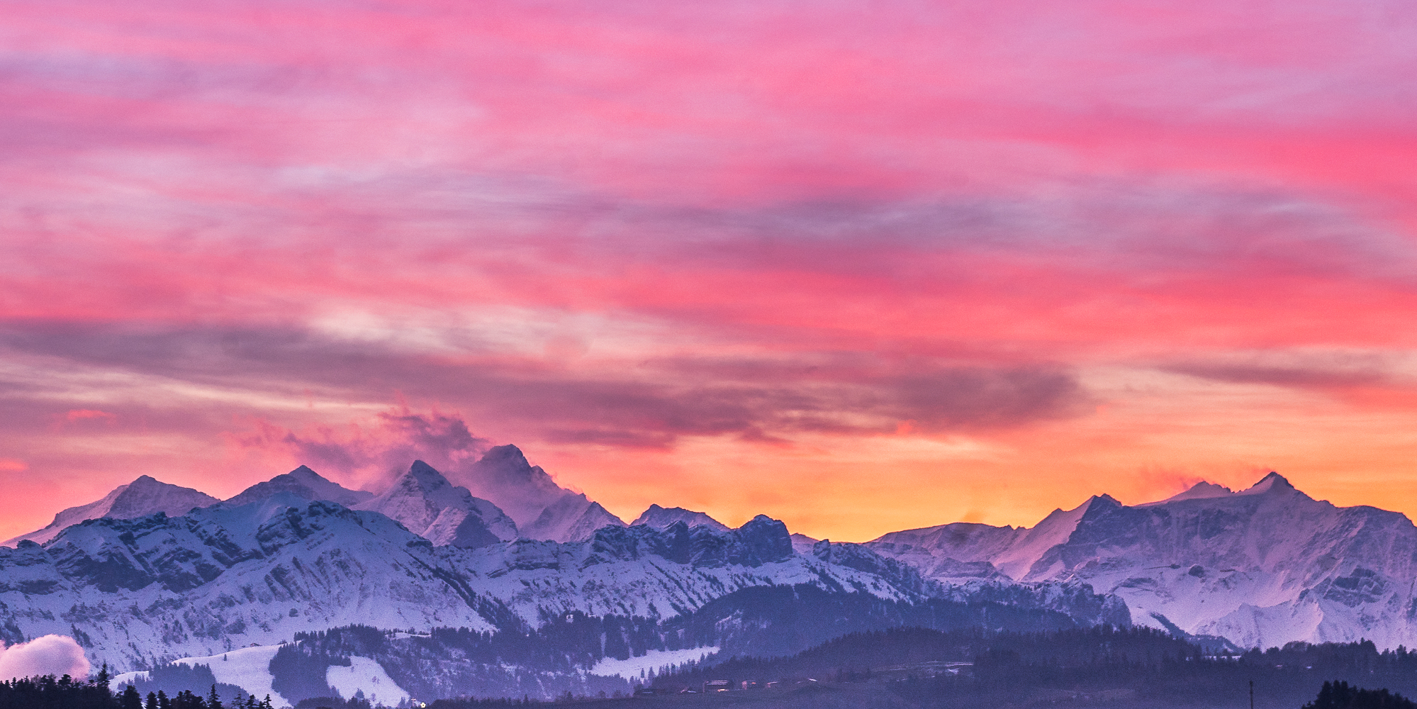 Wunderbar leuchtendes Morgenrot über den Berneralpen!